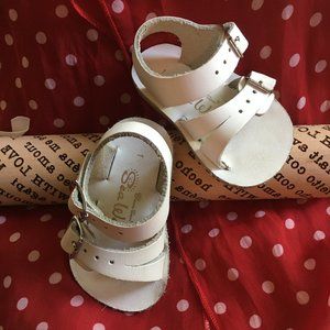 Sun San Sea Wees, Size 1, White Sandals, Like New!